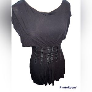 Sexy yet classy bodice detail top sz sm